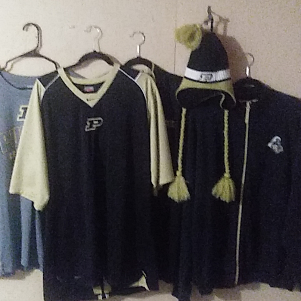 4 Official college gear of PURDUE xl shirts